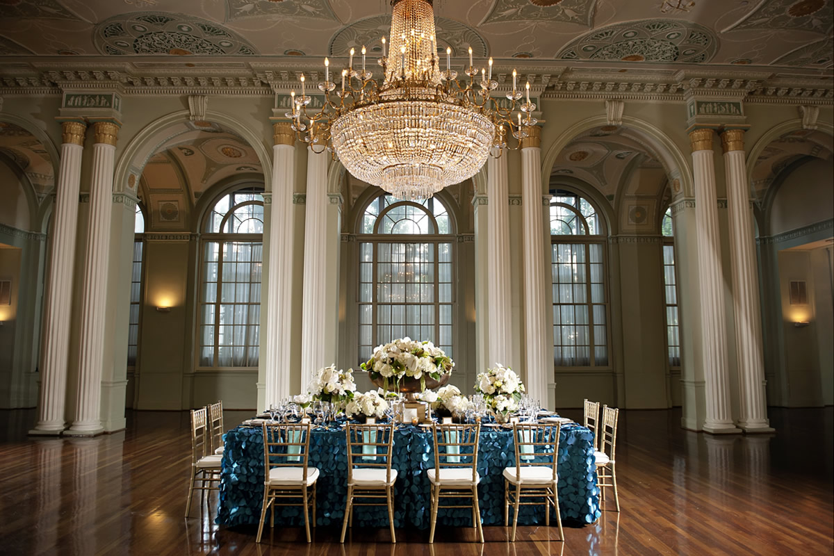 A table setting at The Biltmore Ballrooms, photo: Milanés Photography